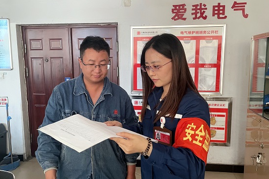 1705389156130058239.jpg 【球王会榜样】李慧丽:用心关爱 护佑健康 - 副本.jpg