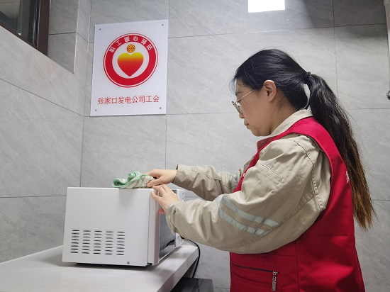 1706597924641084164.jpg 张电暖心驿站 - 副本.jpg