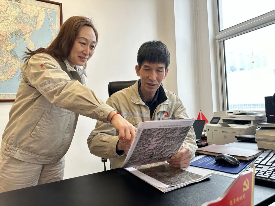 1707008844577093982.jpg 焦晓光(右).jpg