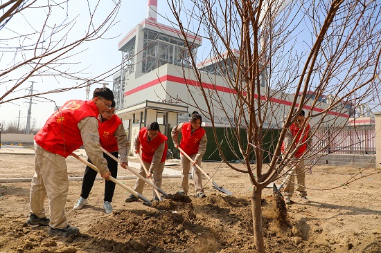 保定热电厂开展植树节活动 - 副本.jpg
