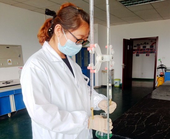 【集团巾帼建功标兵】呼和浩特铝电公司  李东霞2_副本.jpg