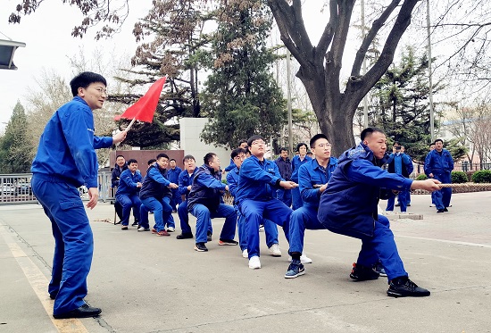凝“绳”聚力 追求卓越 陡河热电公司开展首届“聚力杯”职工拔河比赛 (1).jpg