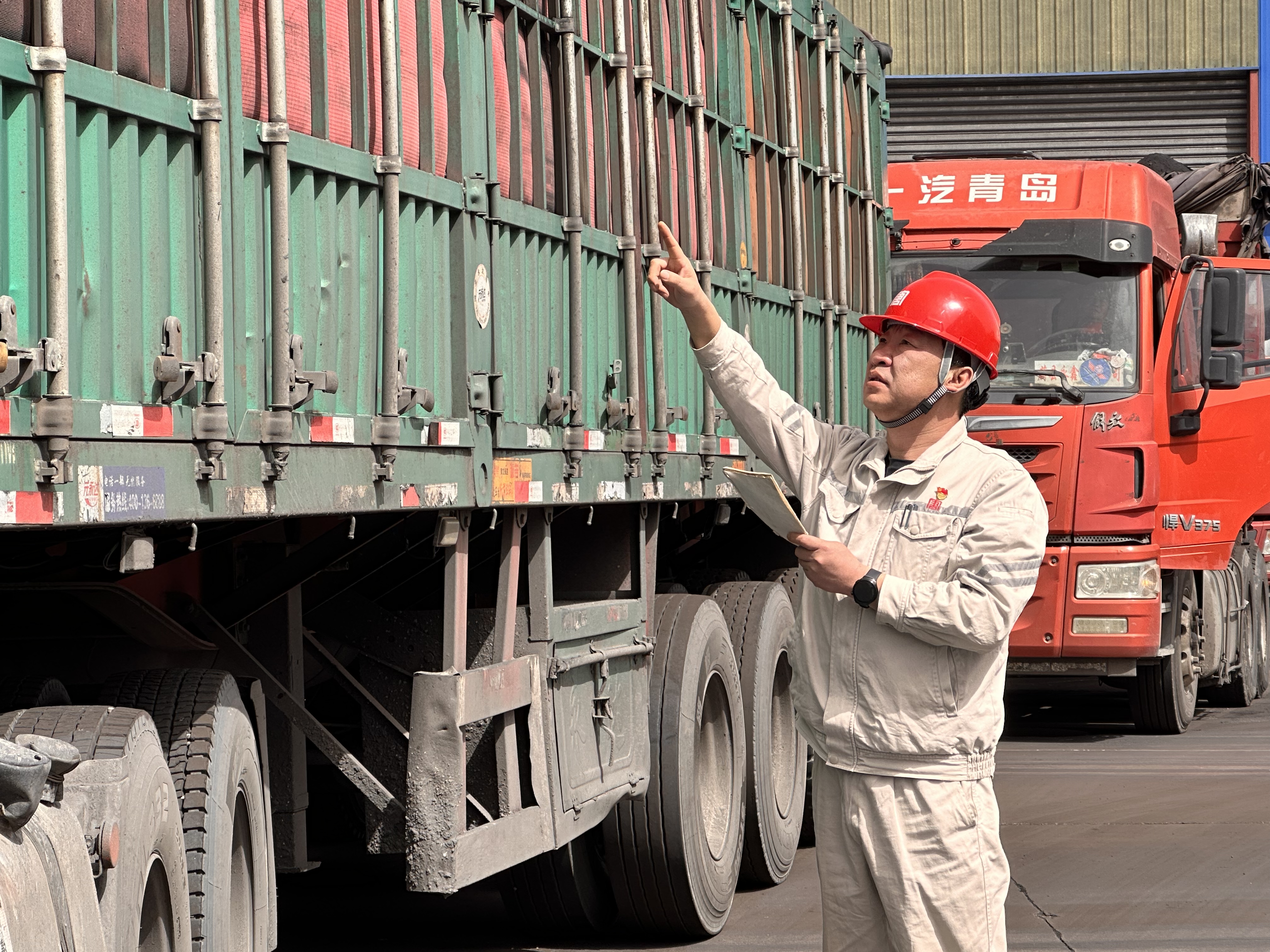 1715134162456031337.jpg 2.检查运输车辆情况,确保运输车辆出厂接卸安全.jpg