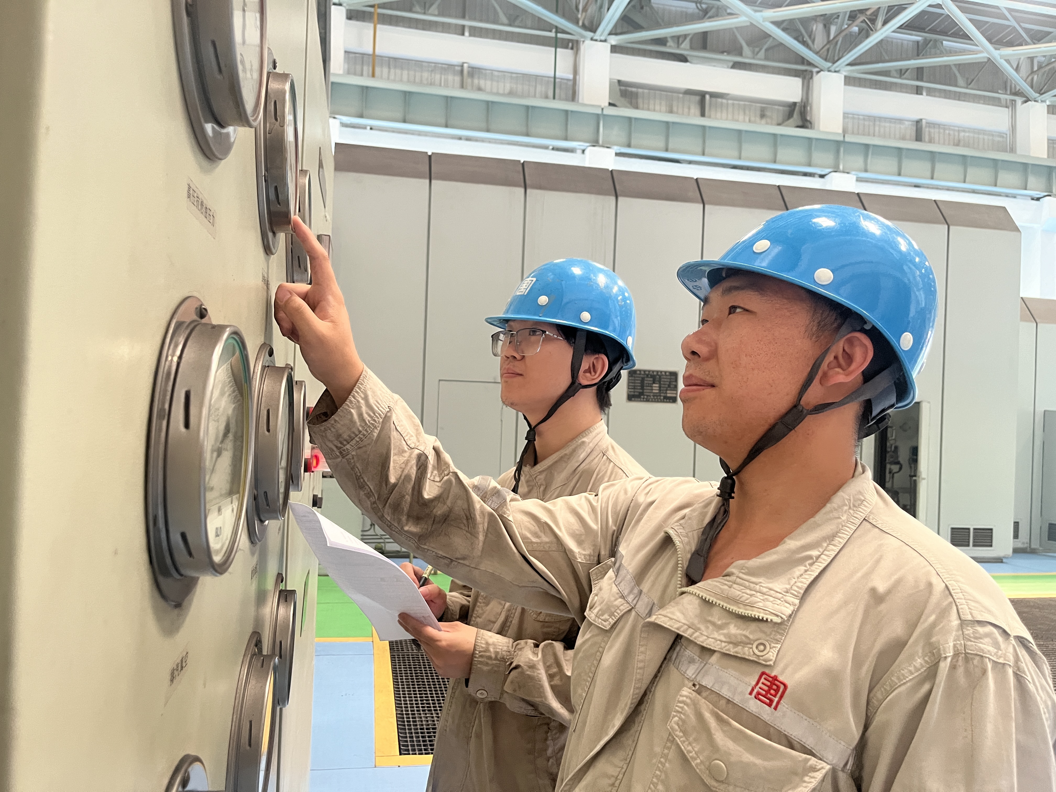 【新闻镜头】丰润热电公司：抢抓“黄金期” 奏响“秋检曲” (2).jpg