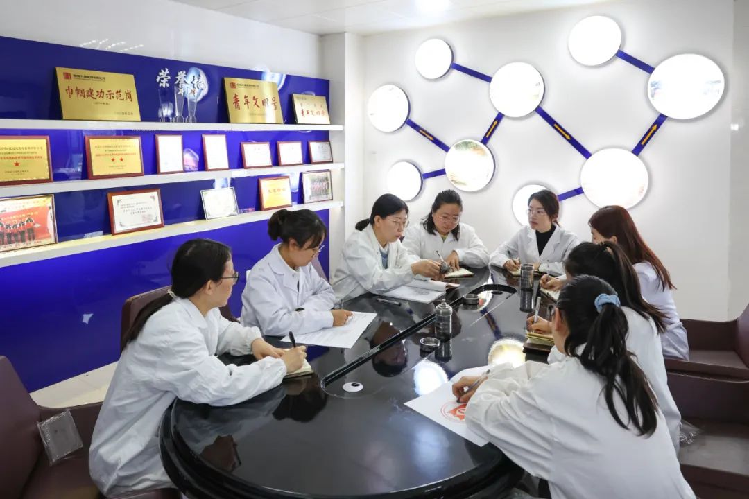 1730940857634055141.jpg 【球王会榜样】内蒙古质量信得过班组|托电公司燃料质检部煤化验班.jpg