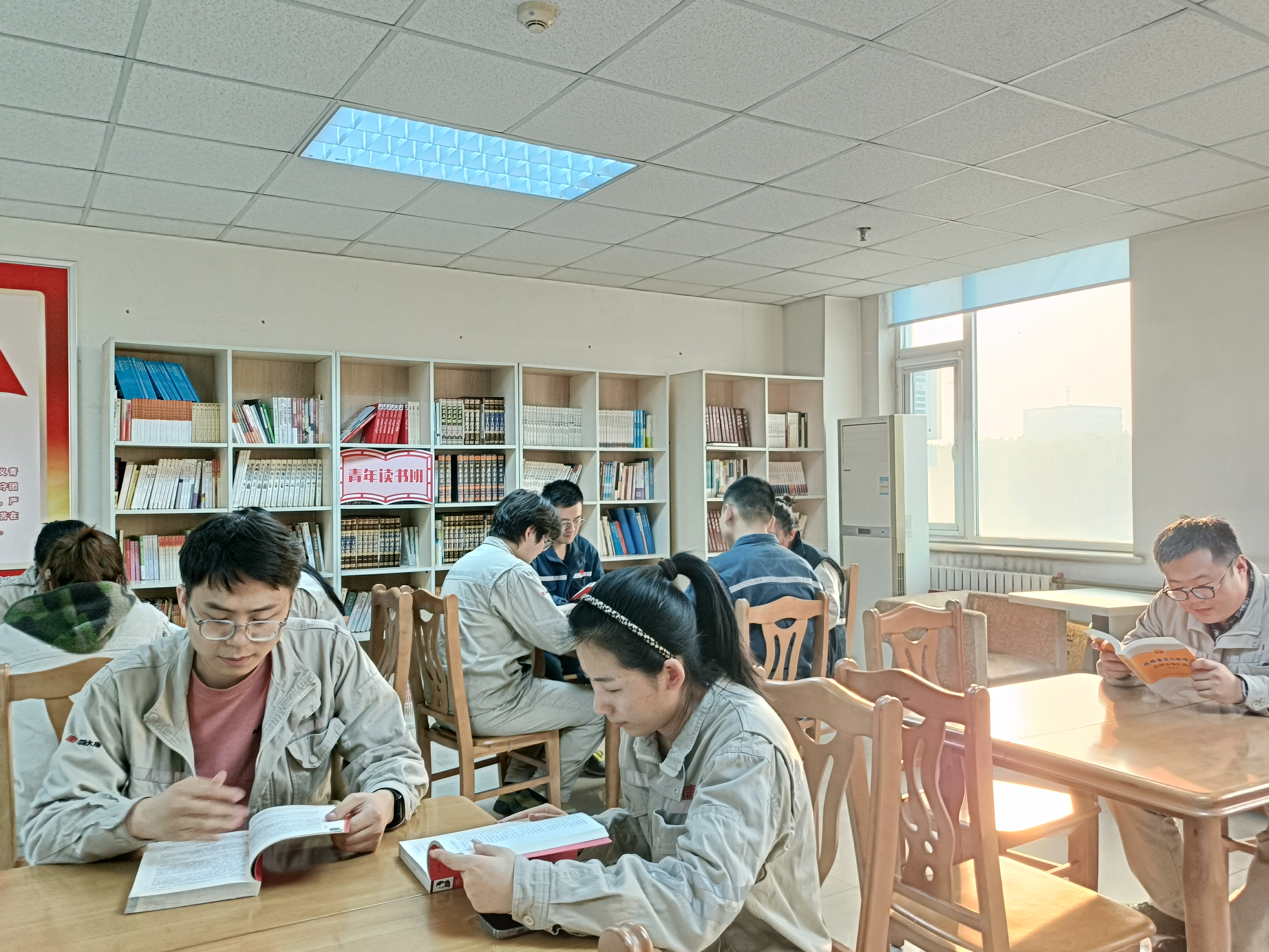 【文化动态】丰润热电公司开展“遇‘荐’好书‘阅’享青春”主题团课 (2).jpg
