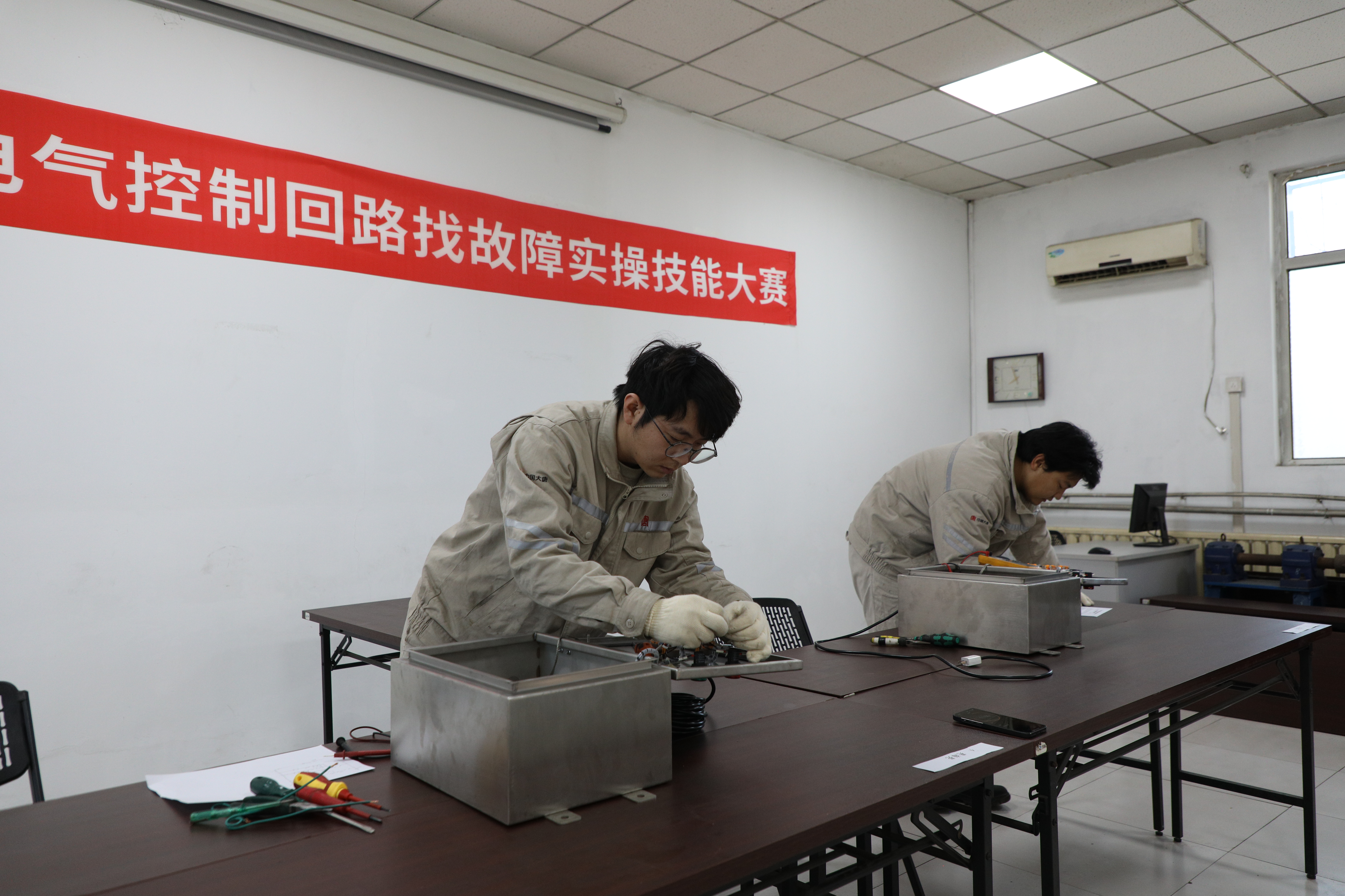 【新闻镜头】丰润热电公司开展电气控制回路找故障实操技能大赛 (3).jpg