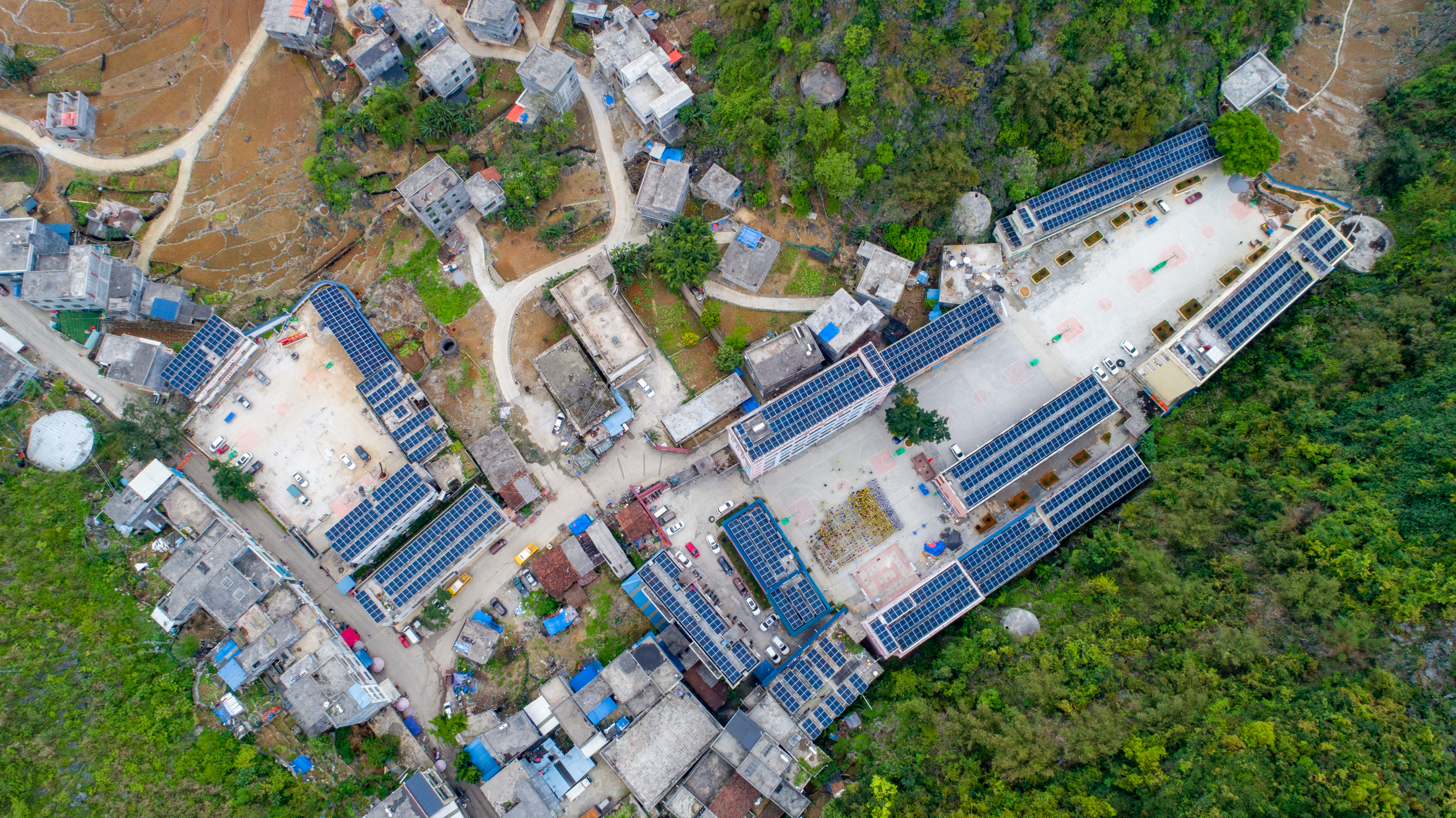 球王会体育官方网站援建的广西大化瑶族自治县板兰村屋顶光伏电站--黄嘉标摄.jpg