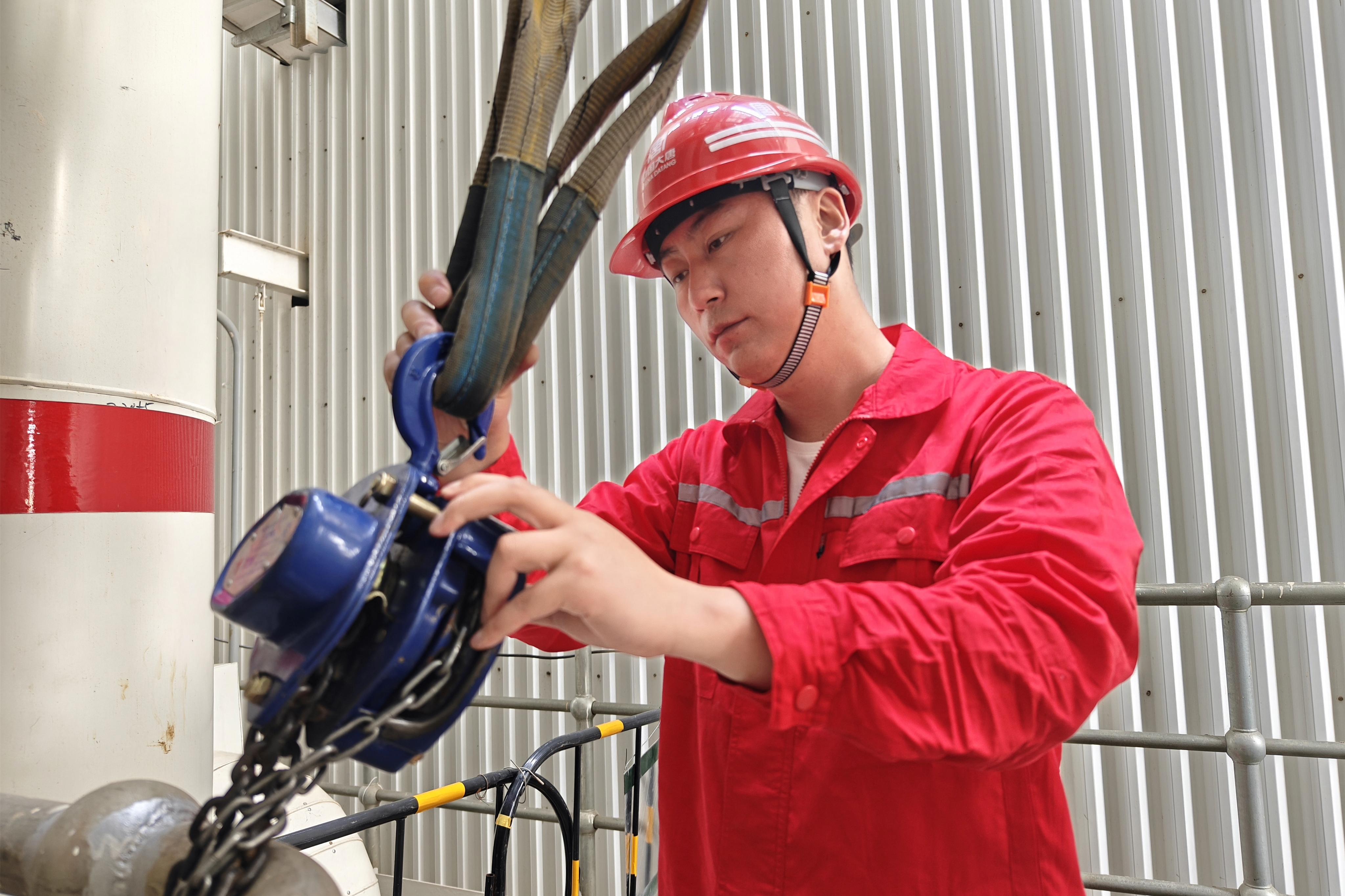 【集团网站-奋斗球王会人】赵振虎：安全守护有“镇虎” （佛山热电公司）.jpg