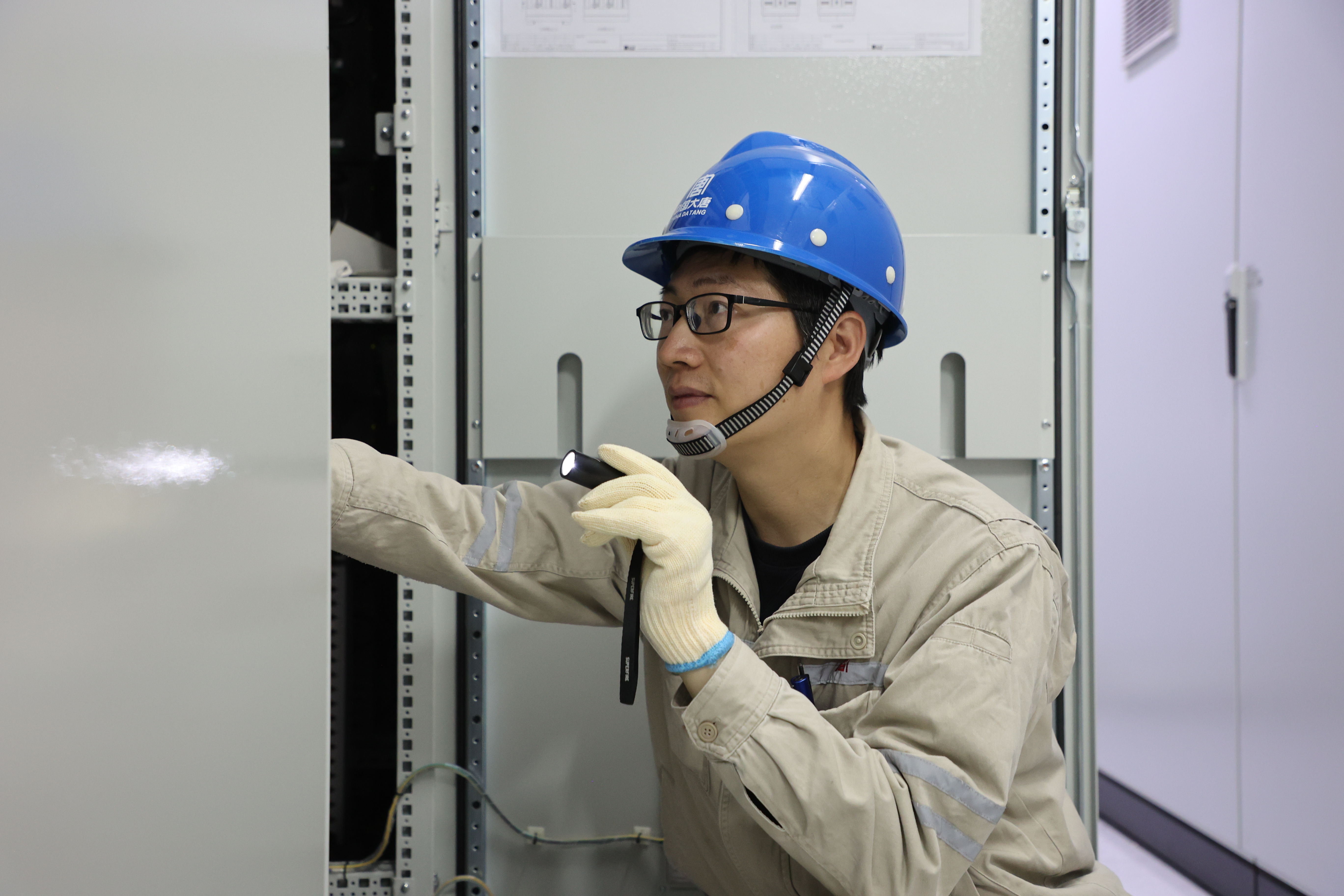 【奋斗球王会人】龙俊峰：匠心筑梦 实干前行.jpg