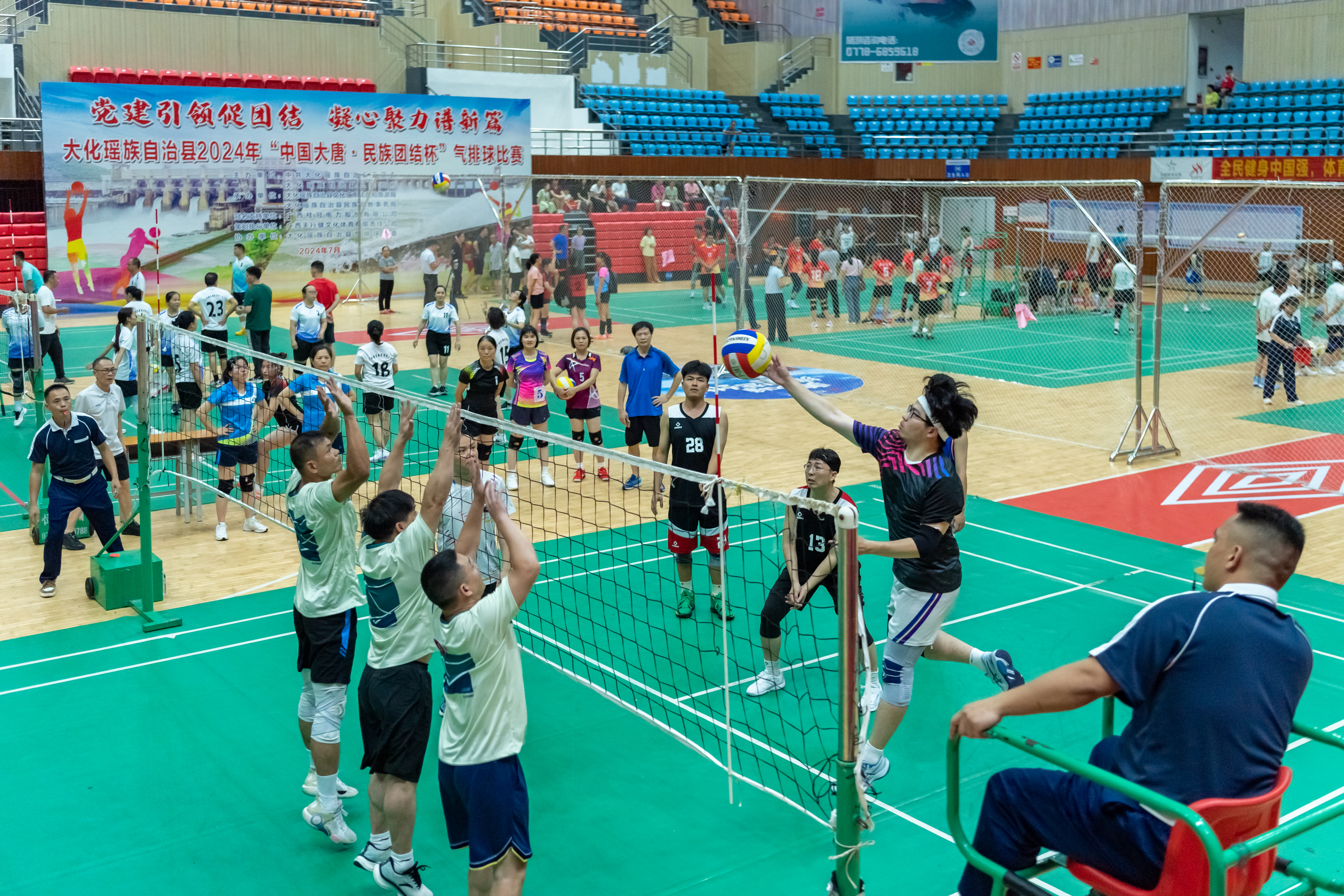 1722221463512046480.jpg 球王会体育官方网站代表队在比赛中的表现.jpg